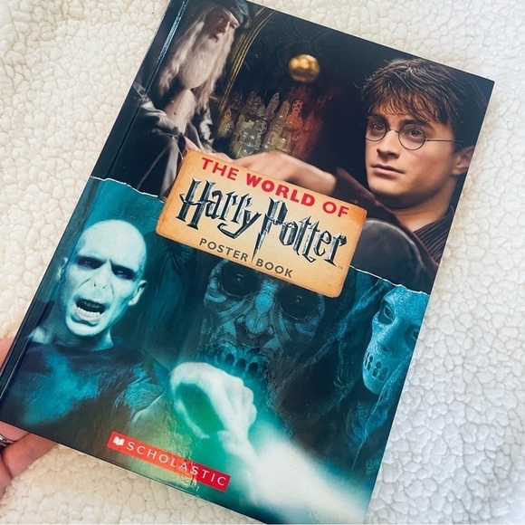 The World of Harry Potter: Poster Book – Hardcover - Picture 1 of 13